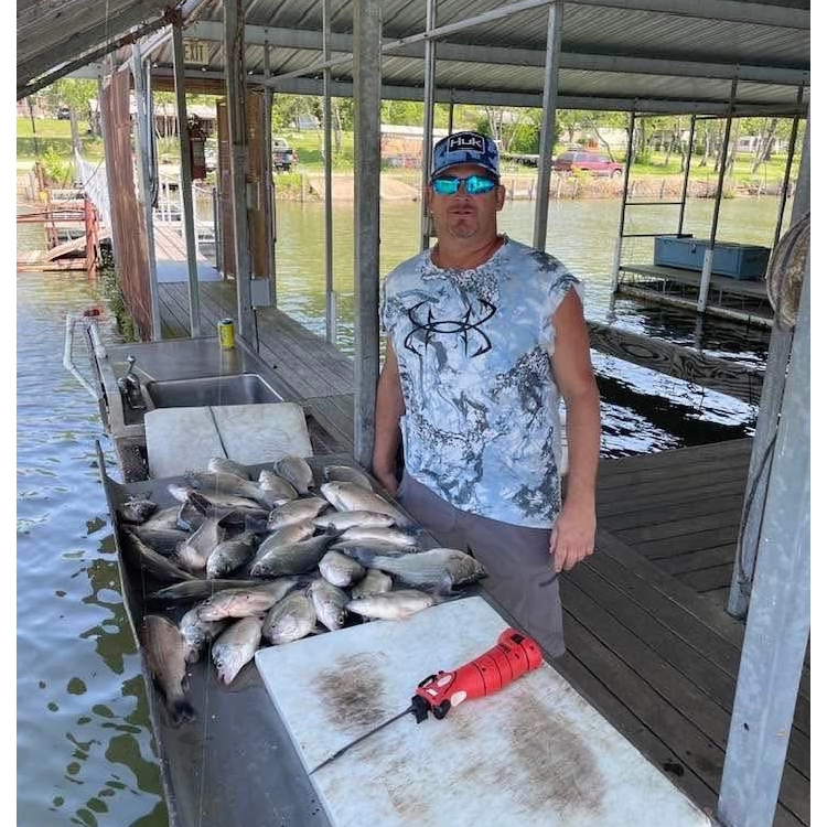 live-bait-fishing-lake-tawakoni01a live bait fishing Lake Tawakoni striped bass hybrid white bass catch dock cleaning station